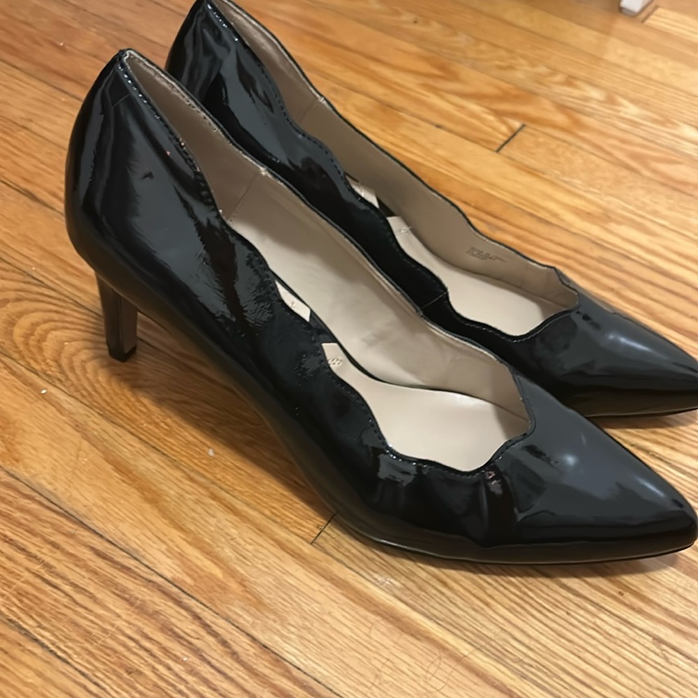 3 for $30 👡Adrienne vittadini scallop edged heels